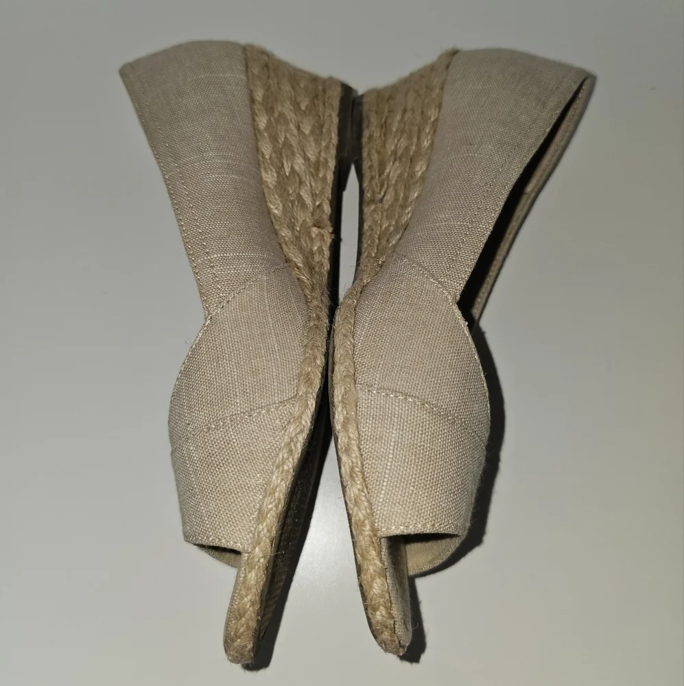 Coach Women's Tan Peep-Toe Flats, Size 6.5 - Picture 10 of 11